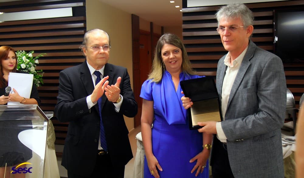 Câmara Empresarial do Turismo homenageia governador da Paraíba