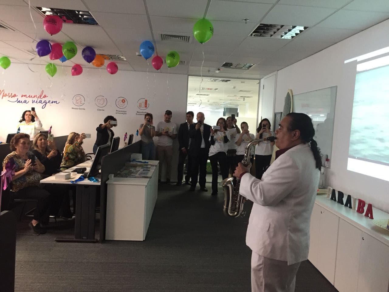 Jurandy do Sax faz apresentação em capacitação para agentes de viagens da Flytour